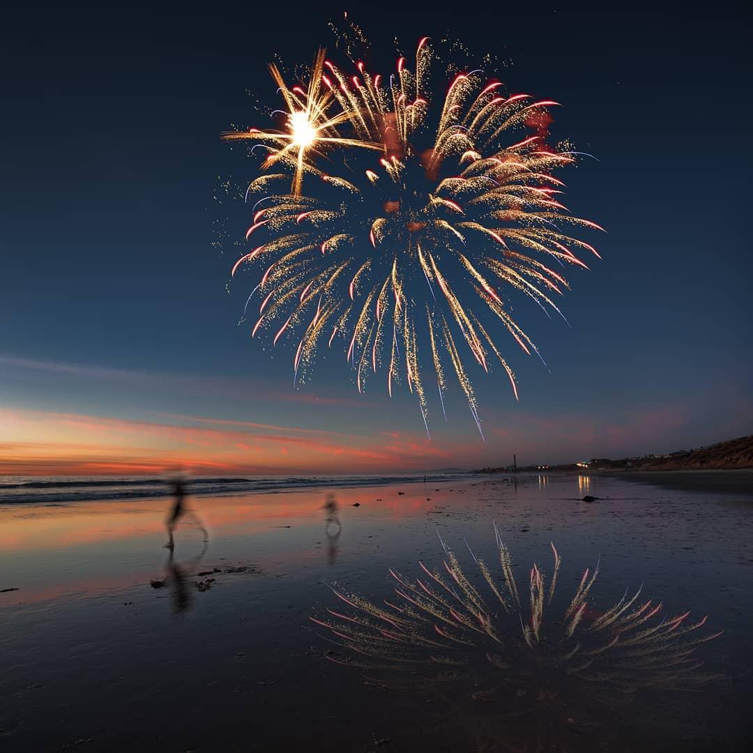 Happy 4th of July Carlsbad! We hope you have an outstanding holiday.  All our best to you from @carlsbad_gateway_center 
Photo courtesy of @jk.hall
.
#4thofjuly #nightphotography #longexposurephotography #longexposure #carlsbadbeach #carlsbadcalifornia #carlsbadphotographer